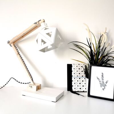 Schreibtischlampe aus Holz und weißem Origami