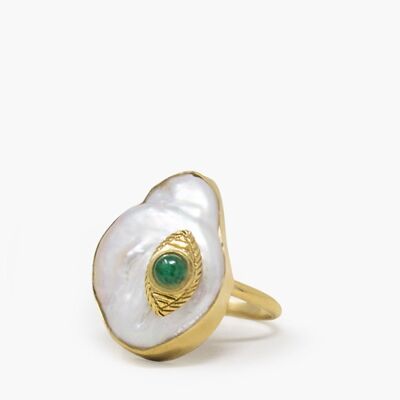 L'anello con smeraldo e perla placcato oro
