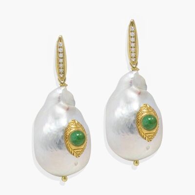 Gli orecchini di perle e smeraldi dell'occhio