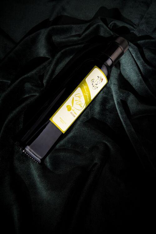 Bottiglia 100 ml di olio extra vergine di oliva Delicato/ Bottle 100 ml extra virgin olive oil delicate