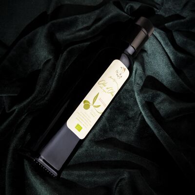 Bottiglia 500ml di olio extra vergine di oliva Biologico / Bottle 500 ml extra virgin olive oil Organic