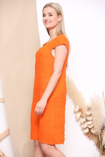 Robe en lin orange à manches courtes avec côtés extensibles 2