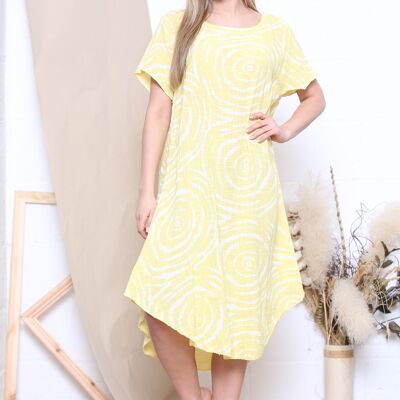 Vestido amarillo de manga corta con estampado de remolinos