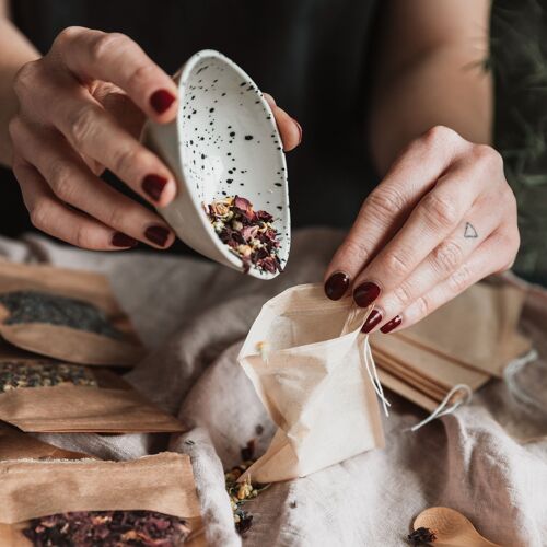 MIX YOUR OWN BATH BREW