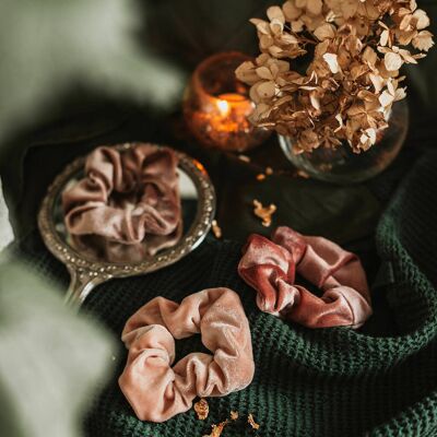 THREE SURPRISE VELVET SCRUNCHIES // NATURAL + PINK TONES