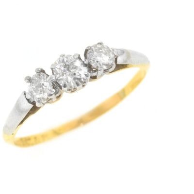 C-Ring zur Verlobung mit Diamanten und 18 Karat Gold und Platin.