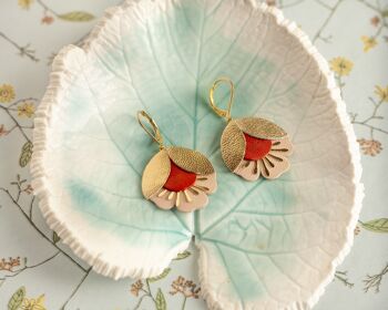 Boucles d'oreilles Fleur de Cerisier - cuir doré, rouge et rose chair 2