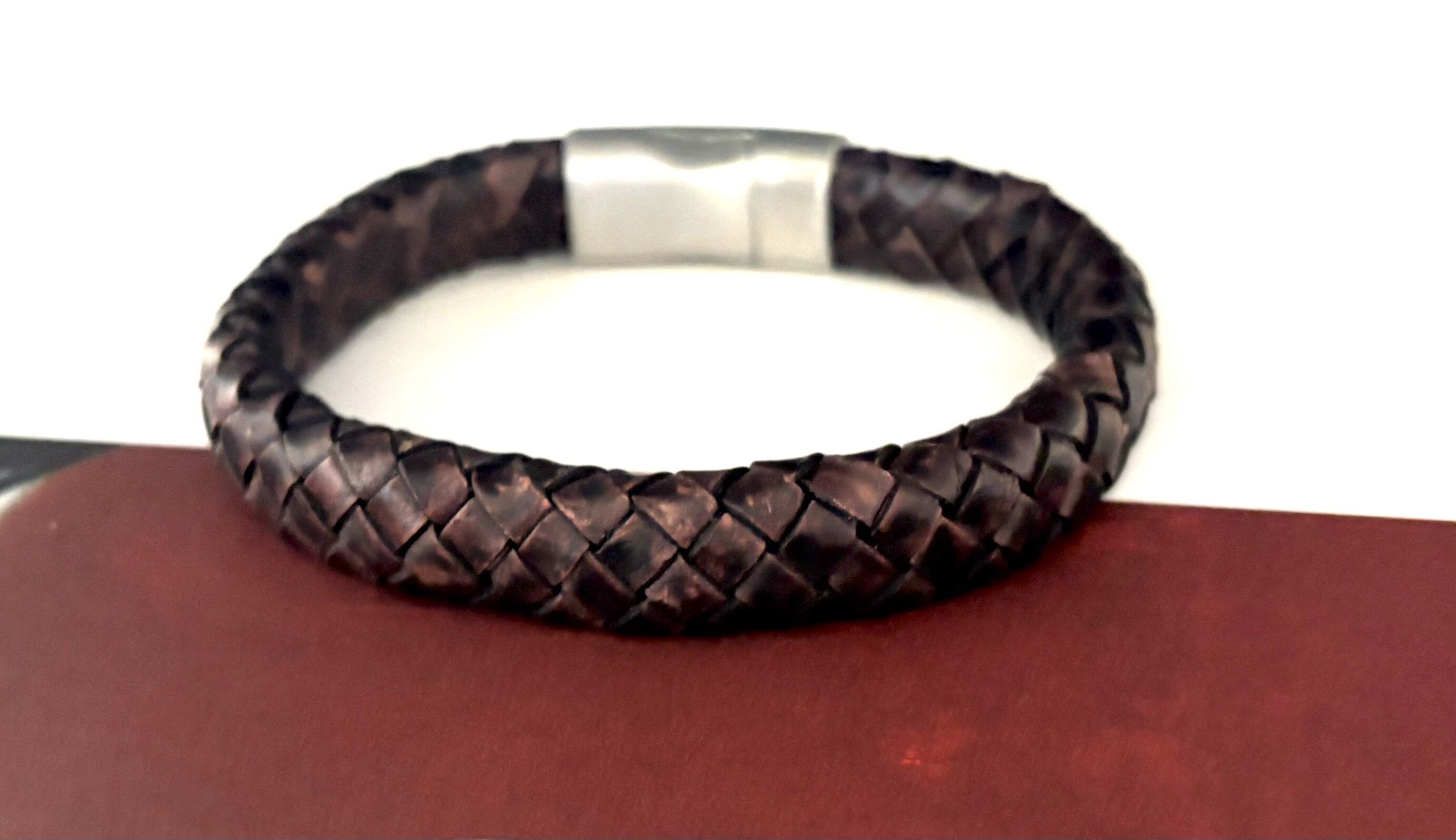 Bracciale uomo in pelle intrecciata marrone castagna