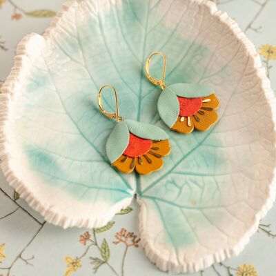 Boucles d'oreilles Fleur de Cerisier - cuir vert menthe, rouge et jaune ocre