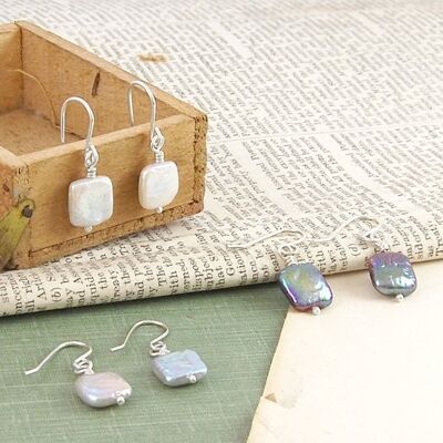 Pendientes de perlas de plata con piedra natal de junio iridiscente Perla de pavo real