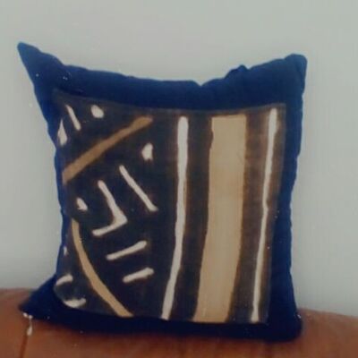 Cushion in bogolan and black fabric