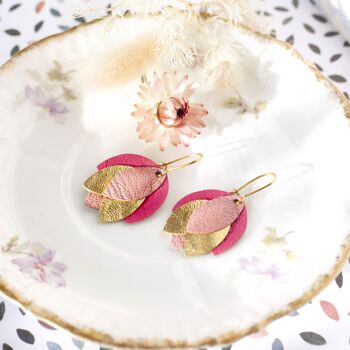 Boucles d'oreilles Magnolia cuir rose, doré et fuchsia 2