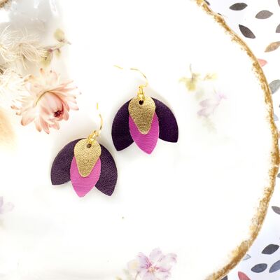 Crocus earrings in gold, fuchsia and dark purple leather