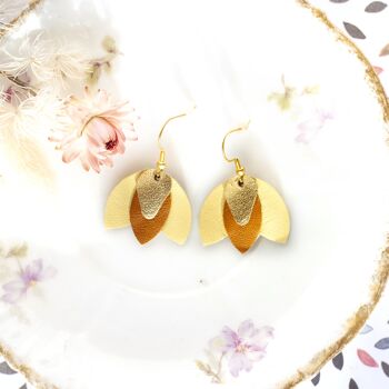 Boucles d'oreilles Jonquille en cuir doré marron et jaune 1