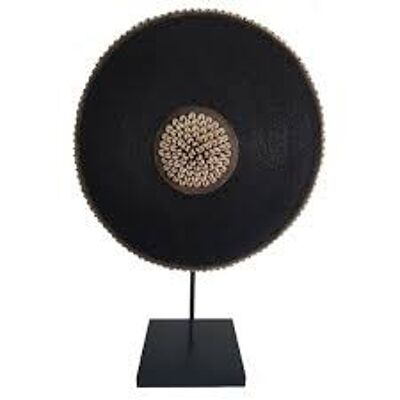 Black pearl and cowrie shield 40 cm