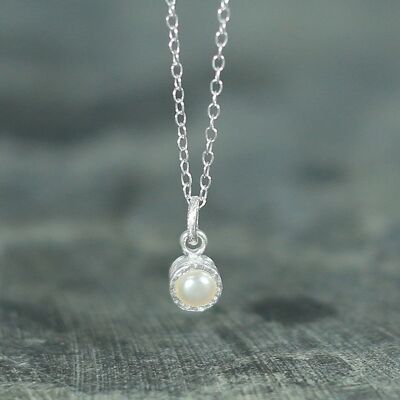 Textured White Silver Pearl Necklace - Stud Earrings & Pendant Set