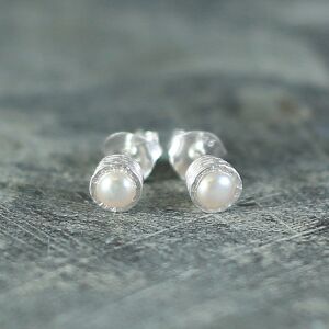 Boucles d'oreilles clous texturés argent blanc perle
