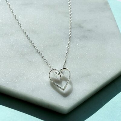 Orecchini pendenti in argento con cuore martellato a forma di ellisse - Argento sterling