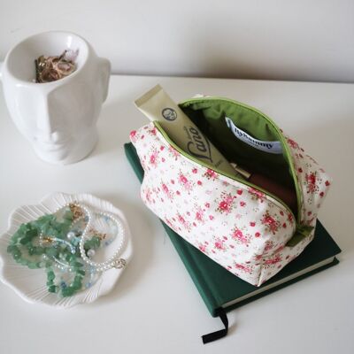 Floral Make Up Bag | Cosmetic Bag | lined with green cotton | Travel Pouch | Zip-up pouch | Handmade | Summer pouches | Accessories bag