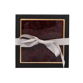 Roses rouges préservées dans une boîte cadeau noire 2