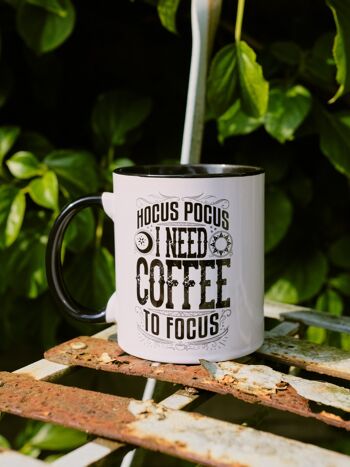 Hocus Pocus I Need Coffee To Focus Mug intérieur noir 2 tons 3
