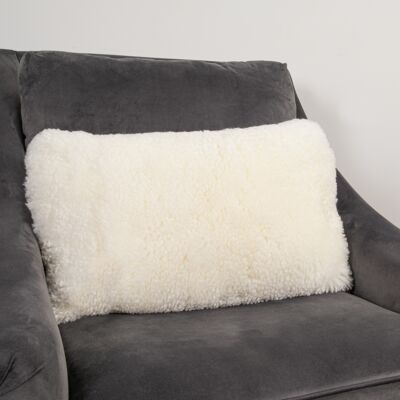 Coussin en peau de mouton à poils ras ivoire