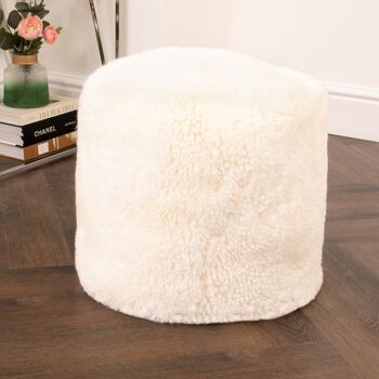 Pouf en peau de mouton rase ivoire 2