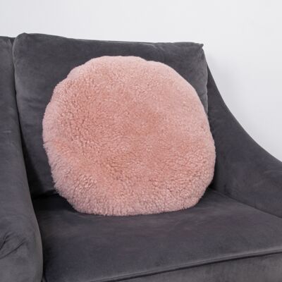 Cuscino rosa in pelle di pecora a pelo corto