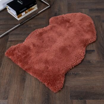 Tapis en peau de mouton à poils courts corail 1