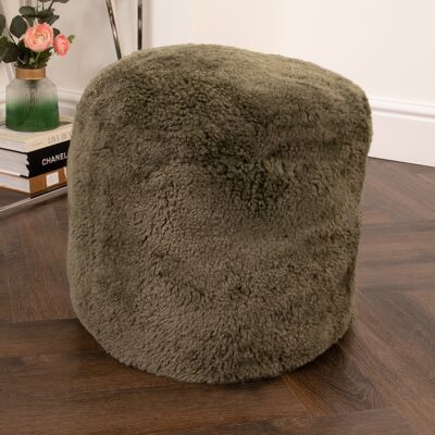 Pouf en peau de mouton à poils ras vert kaki
