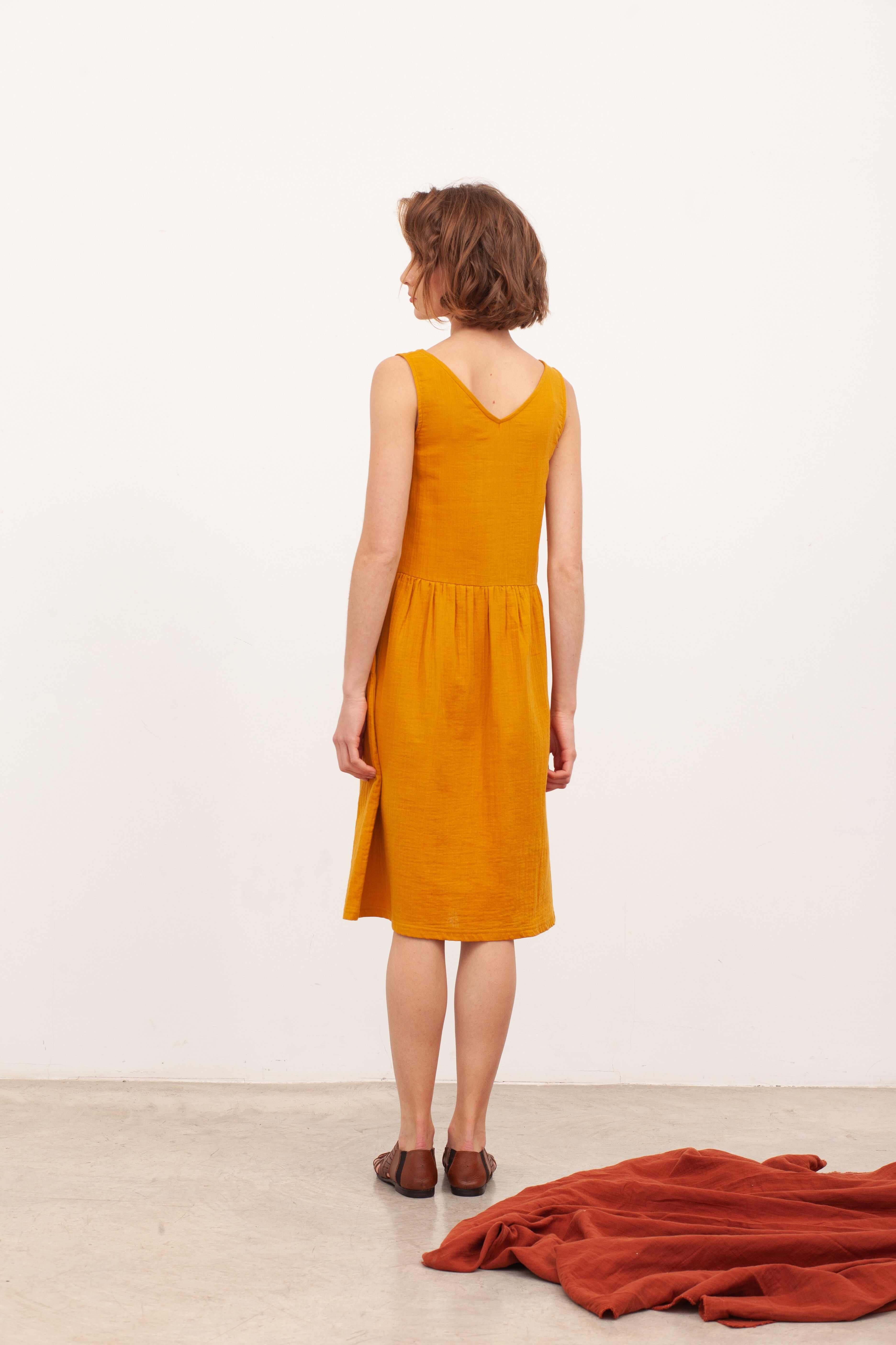 Kleid aus Musselin mit V-Ausschnitt Brunella Senf - Senf