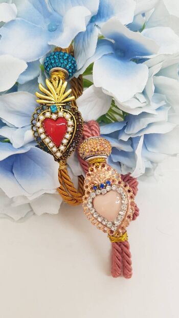Bracelet avec coeur rose décoré 1