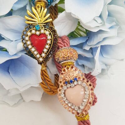 Bracelet avec coeur rose décoré