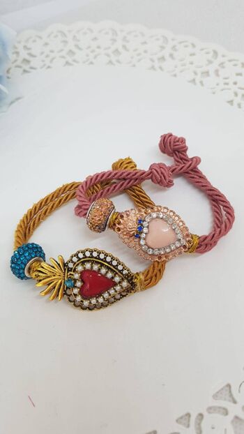 Bracelet avec coeur rose décoré 3