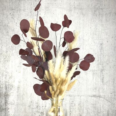 Bouquet of dried flowers red