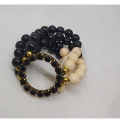 Elastic bracelet with 4 strings of black pearls