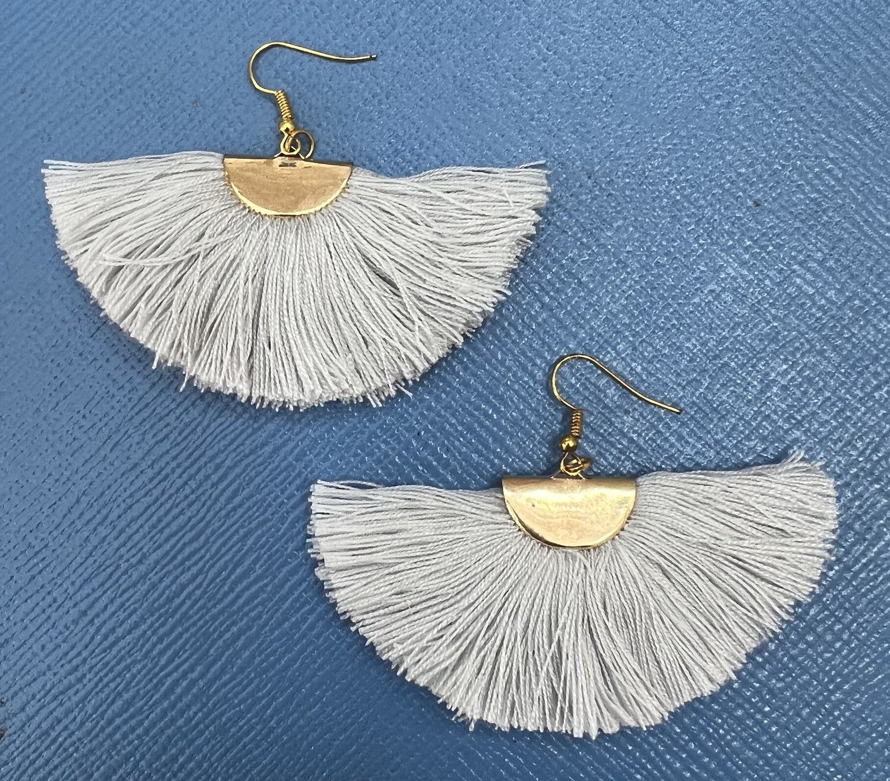 Boucles d'oreilles éventail à pampilles - Gris