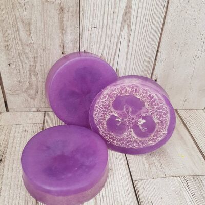 Luffa-Seifenstück mit Lavendel und Kamille