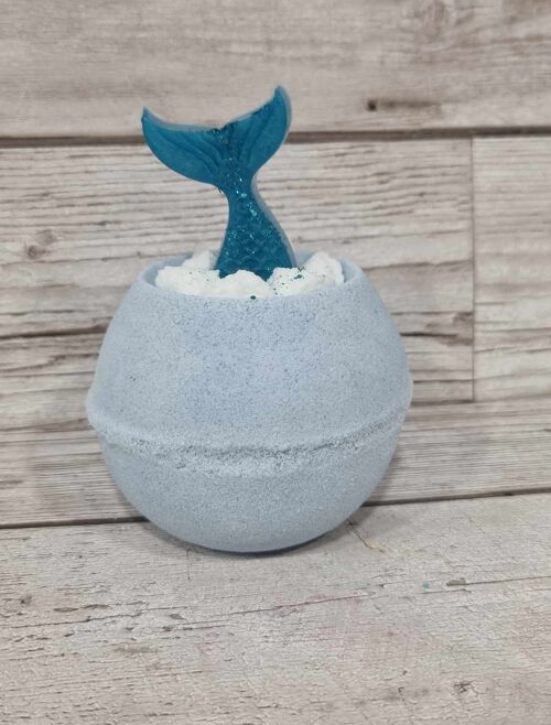 Mermaid Tails Whipped Top Bath Bomb