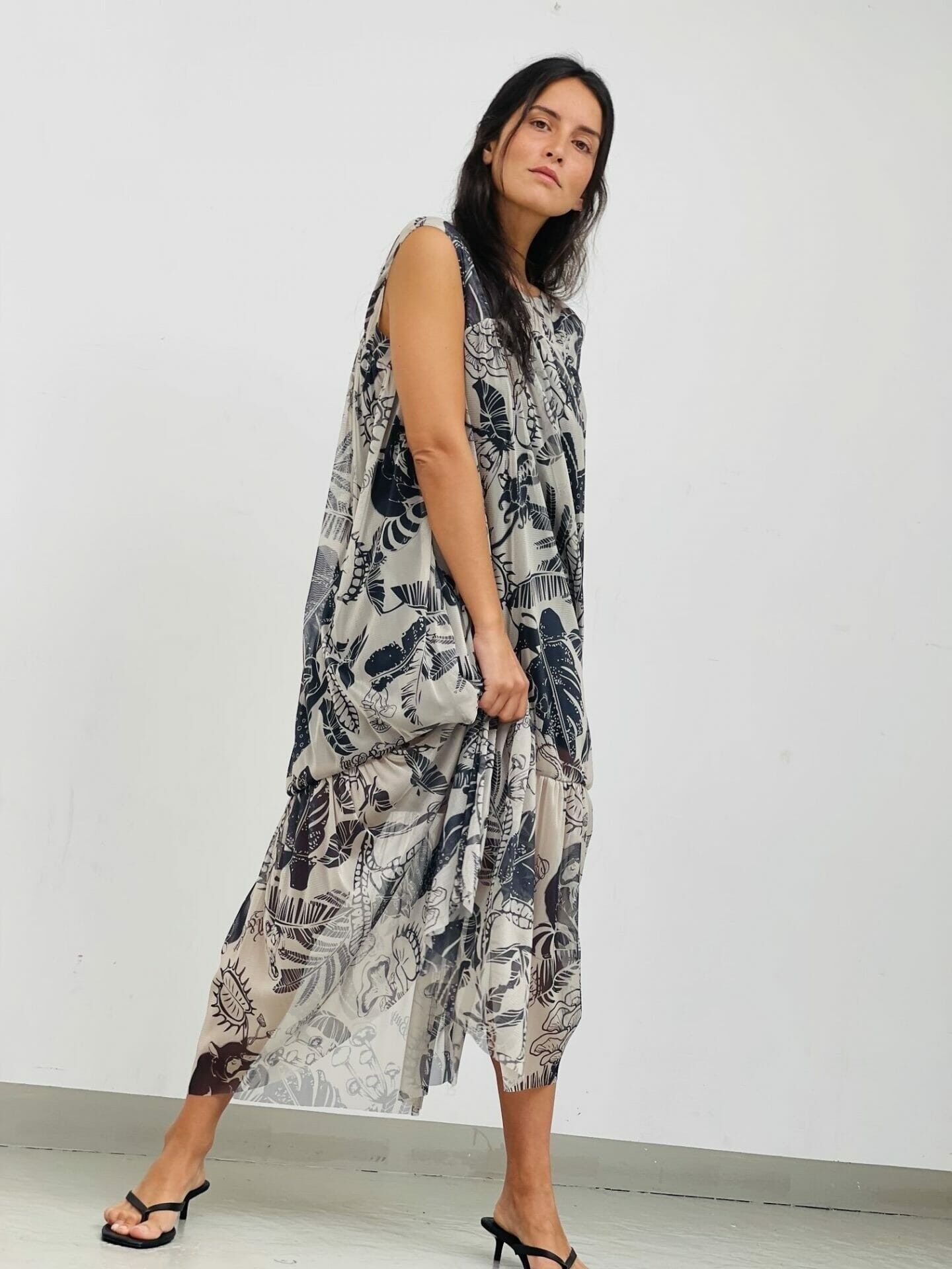 Abito midi in tulle con foresta - Única