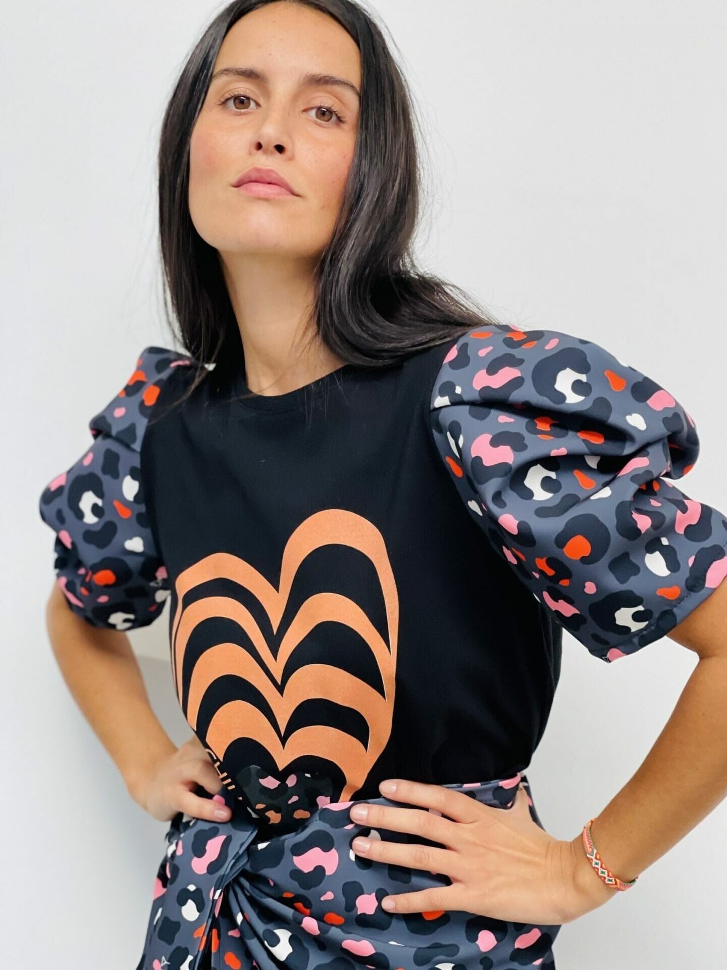 T-Shirt Sara Salvaje Grauer Herzgarten