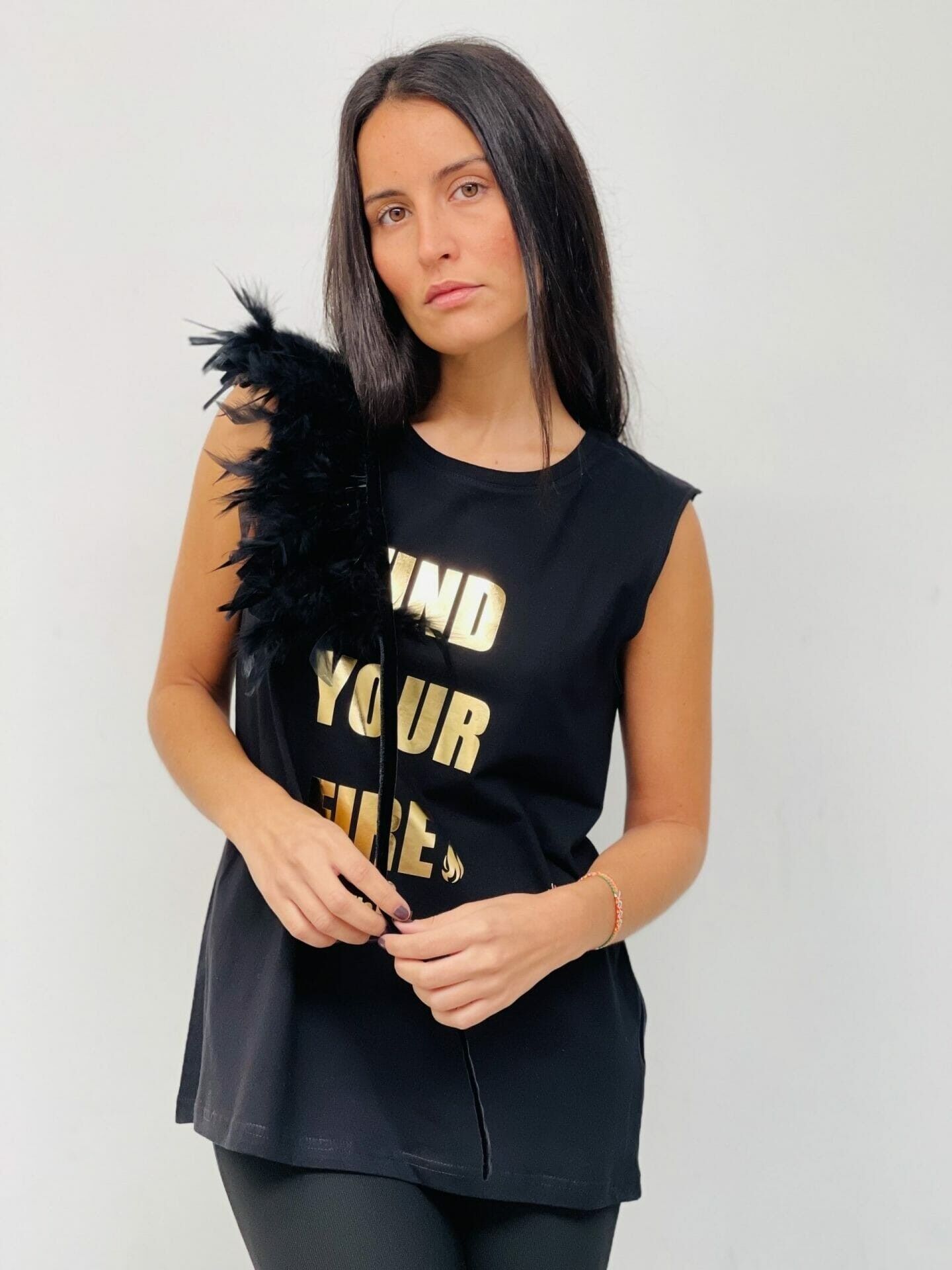 Trouvez votre t-shirt à col plumes de feu