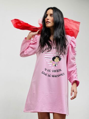 Robe Mafalda rayée rose froncée à col en V 4