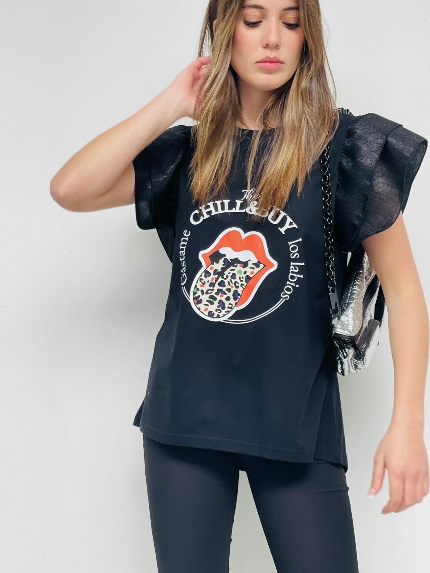 Keira Fliegen-T-Shirt mit Zungen-Print