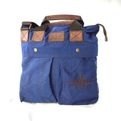 Pilot bag with front pockets and fixed shoulder strap in recycled polyester and soft to the touch