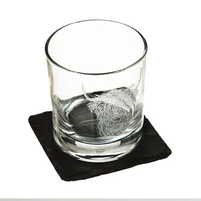 Bicchiere in vetro con incisione di mucca Highland con sottobicchiere in ardesia