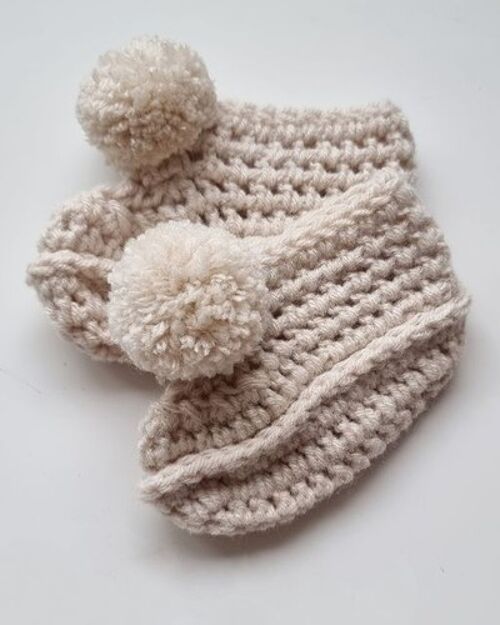 Biscuit Pompom Booties