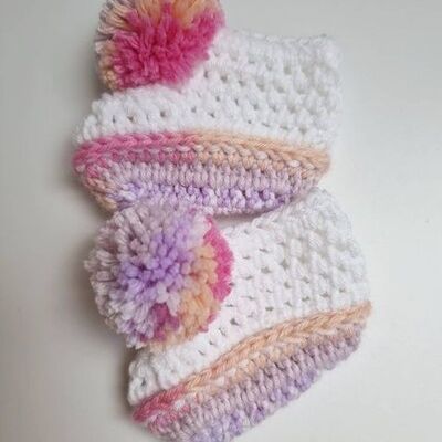 Fliederfarbene Regenbogen-Pompom-Booties