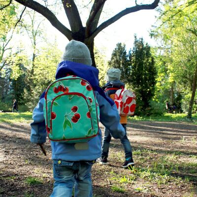 Kinderrucksack Cerezas türkis aus Wachstuch