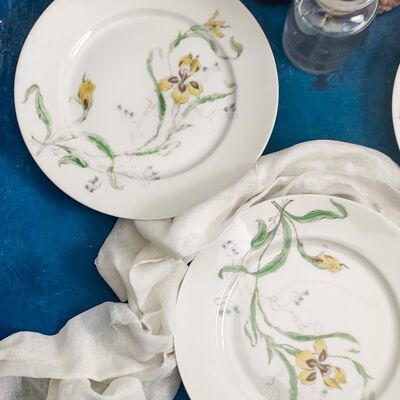 Set of six Ginori dinner plates with hand painted Iris